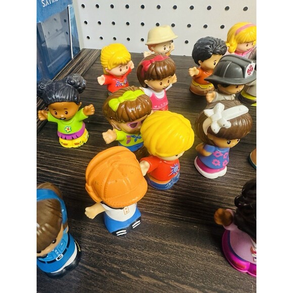 FISHER PRICE LITTLE PEOPLE LOT ( 31 ) PRINCESS,TOY STORY, PROFESSIONS & PARTS - Picture 11 of 14